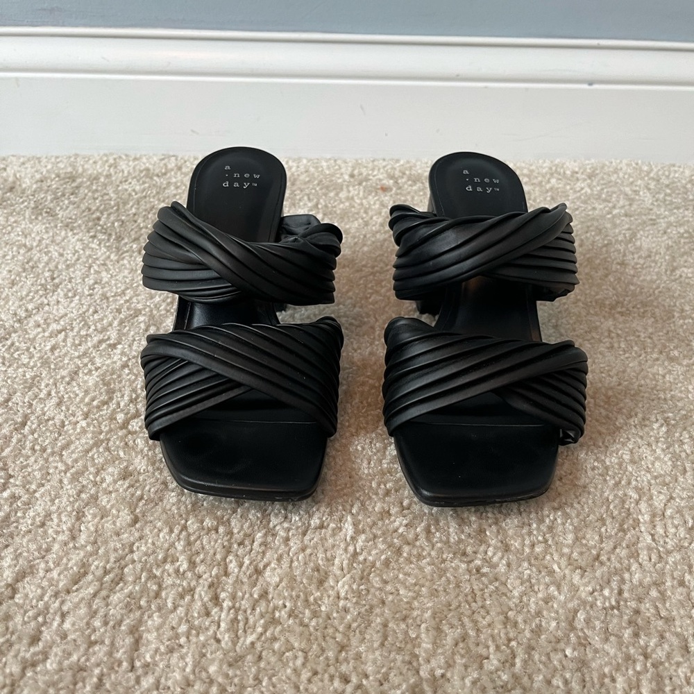 Women’s Black Basil Mule Heels size 7